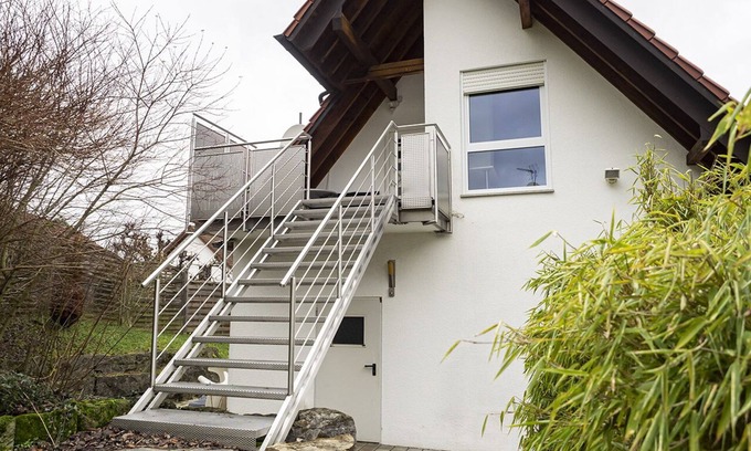 Reisach Apartment | Modern detached apartment in Löwenstein, close to Audi, Lidl, Bosch, Kaufland