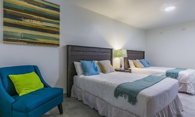 Kamay Apartment | Modern Double Apt - 5mins to Beaches w/Pool View