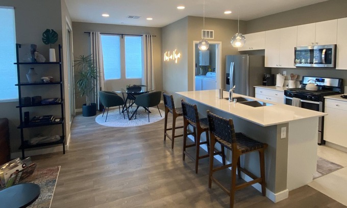 Summerlin South Condo | Modern Downtown Summerlin Condo w/ Red Rock Canyon View