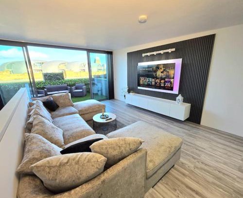 Bradford Apartment | Modern Duplex Penthouse Panoramic Views & Parking