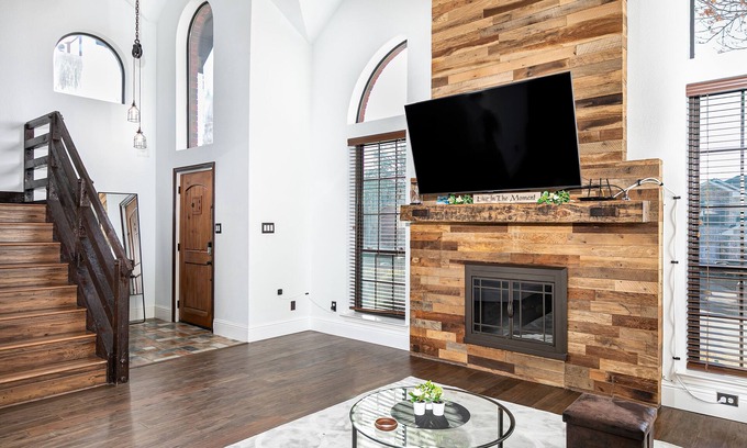 Southwest Carrollton House | Modern Elegance: Prime Location in Carrollton