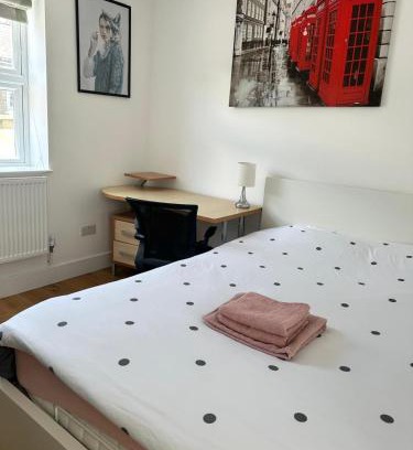 Palmers Green Apartment | Modern En-Suite Room Recently Renovated