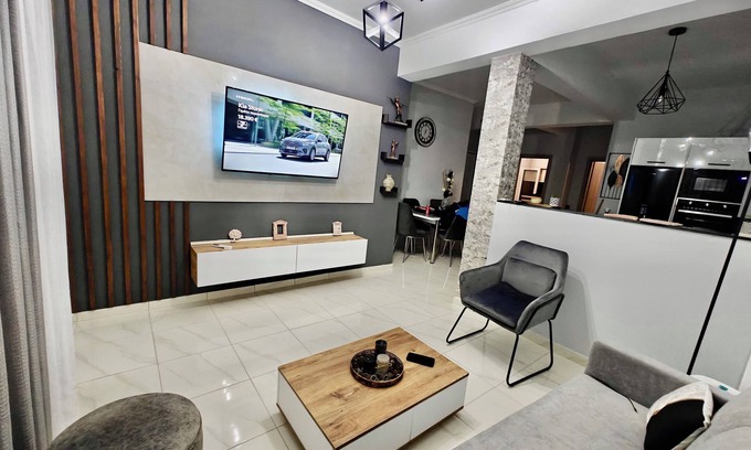 Athens City Centre Apartment | Modern family apartment in historical Athens center. nnCasa Di Leandro