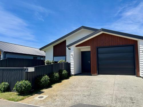 Lowburn House | Modern Family Pad In Cromwell