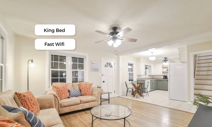Jackson House | Modern*Fast WiFi*King Bed*Jackson, Missouri