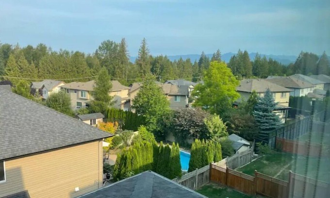 Maple Ridge Apartment | Modern Gateway Family-sized Suite in Thornhill-Maple Ridge - BC