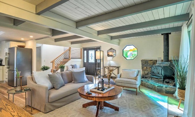 Groveland House | Modern Groveland Chalet about 25 Mi to Yosemite!