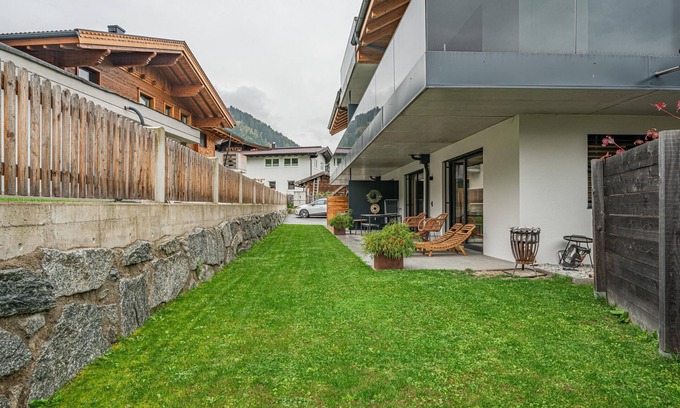 Hollersbach im Pinzgau Apartment | Modern holiday apartment with sauna and garden
