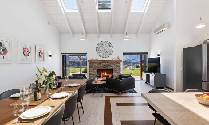 Lower Shotover House | Modern Home With Beautiful River Views