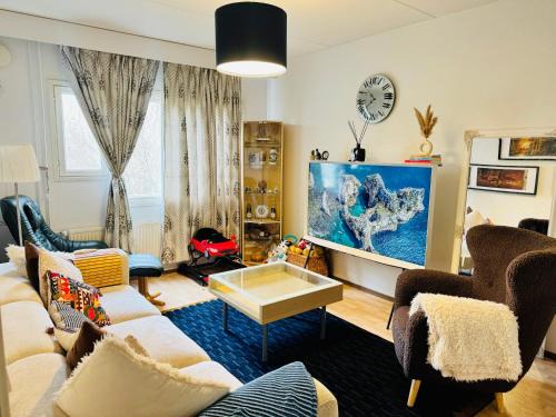 Kauniainen House | Modern Home with Private Lawn, BBQ & Free Parking in Peaceful Area