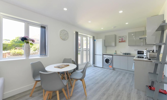 Mapperley Apartment | Modern & Homely 2bed Apt, Low Carbon, Parking