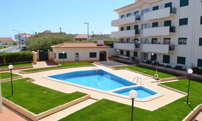 Peniche de Cima Apartment | MODERN HOUSE, WELL EQUIPPED WITH SEA VIEW AND SHORT DISTANCE TO THE BEACH