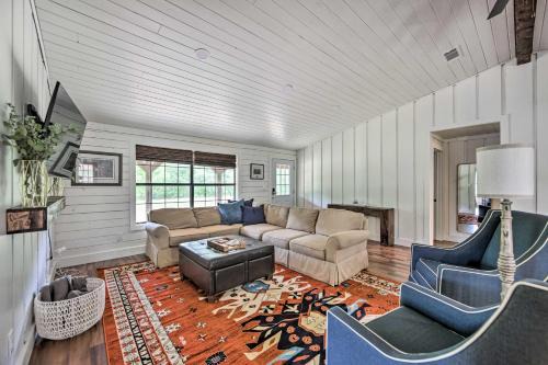 Kilgore House | Modern Kilgore Home with Yard about 14 Mi to Lake!