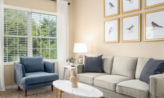 Westerville Apartment | Modern King Loft | Parking | W/D | WiFi | Pool!