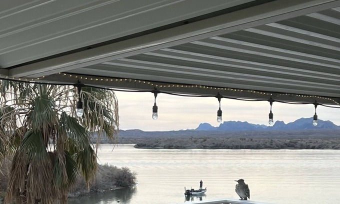 Lake Havasu City Resort | Modern Lakefront / Beachfront