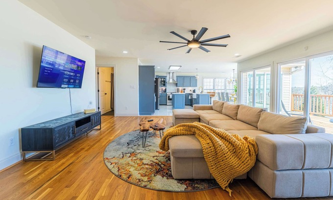 Eufaula House | Modern Lakeside Retreat: Hottub|FirePit|PoolTable