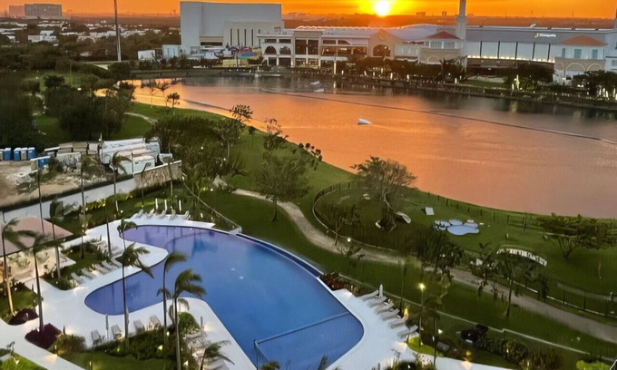 Merida Municipality Apartment | Modern Lakeview Condo in Cabo Norte