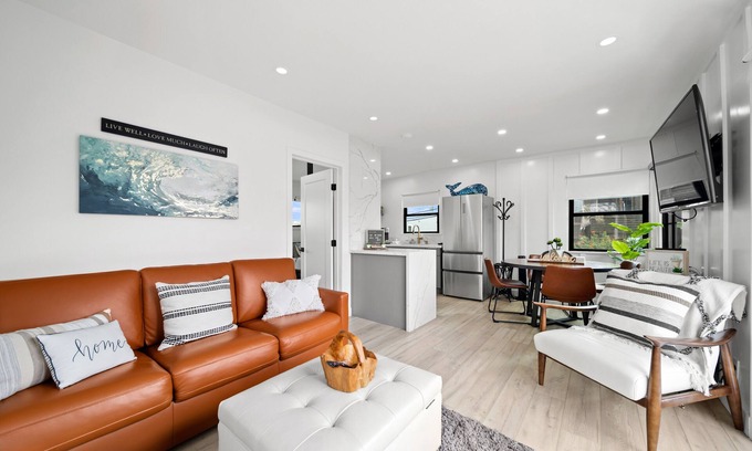 Carlsbad Village House | Modern Loft in Carlsbad Village steps to beach (Tesla Charger available)