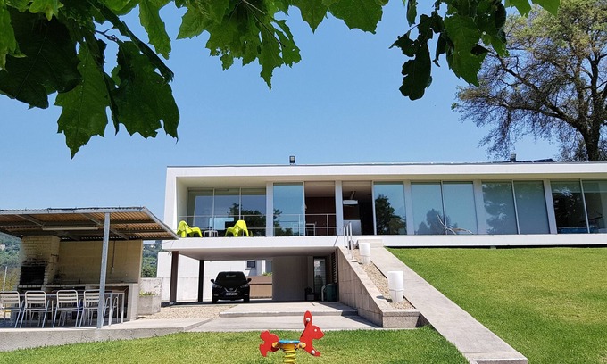 Pico House | MODERN LUMINOUS HOUSE 220 M2 VILA VERDE BRAGA WITH POOL