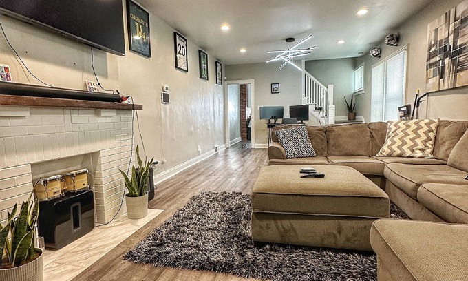 Columbus House | Modern Luxe 3BR/1BA with Bar