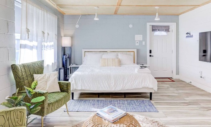 Downtown Memphis Apartment | Modern Luxe Studio + Free Gated Parking + King Bed
