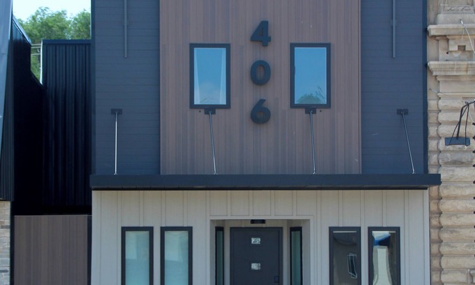 Platte Apartment | Modern & luxurious 2-bedroom apartment with WiFi, AC on Main Street in Platte.
