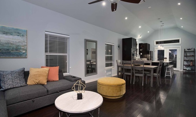 Near East Side House | MODERN LUXURIOUS GEM IN THE HEART OF SAN ANTONIO