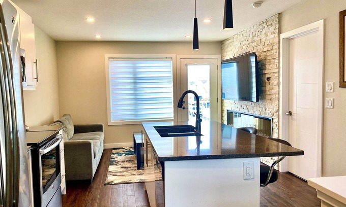 Regina Apartment | Modern & Luxurious Private Suite in Regina