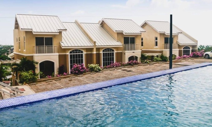 Saint Andrew Apartment | MODERN LUXURY 1BR/1BA/COZY/VIEWS OF KINGSTON