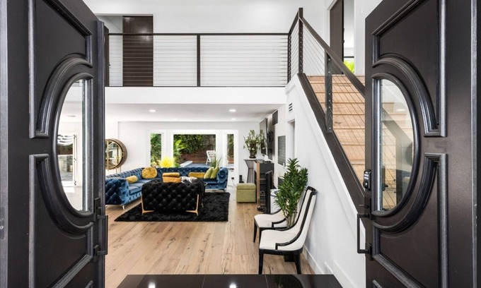Mesa Verde House | Modern Luxury 5 Bedrooms in Costa Mesa