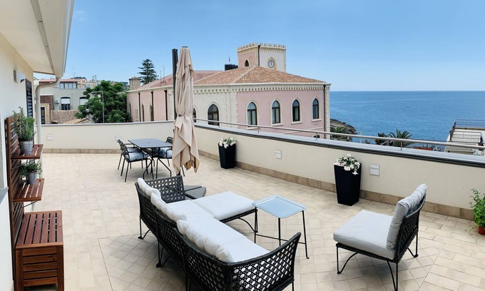 Archi Apartment | Modern luxury at Seaside in Historic Center