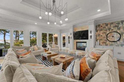 Denver House | Modern Masterpiece by AvantStay Waterfront Private Dock