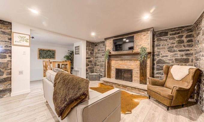 Old Quebec Apartment | Modern Meets Rustic- 2 Bedroom in Old Quebec