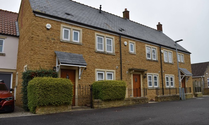 Norton Sub Hamdon Cottage | Modern minimal style accommodation