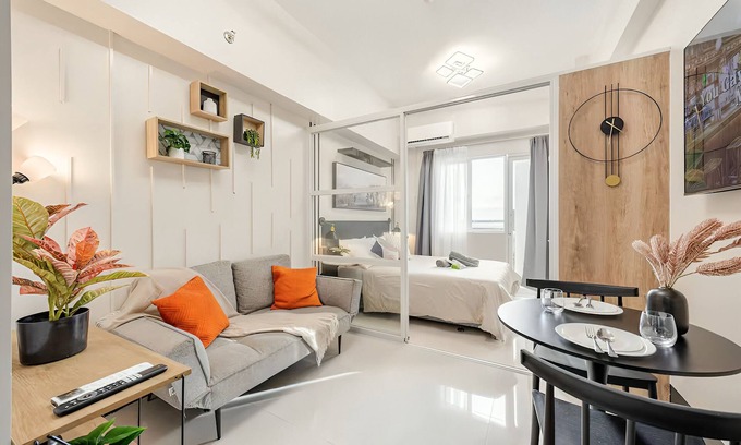 Lapu-Lapu Condo | Modern Minimalist Studio w/Balcony & Sunset View