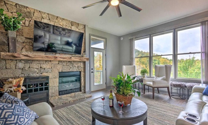 Mountain Air Apartment | Modern Mountain-View Smokies Retreat with Balcony