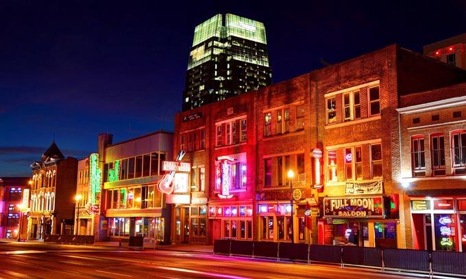 Music Row Apartment | Modern Music Row Getaway | Walk to Broadway, The Gulch & Vanderbilt