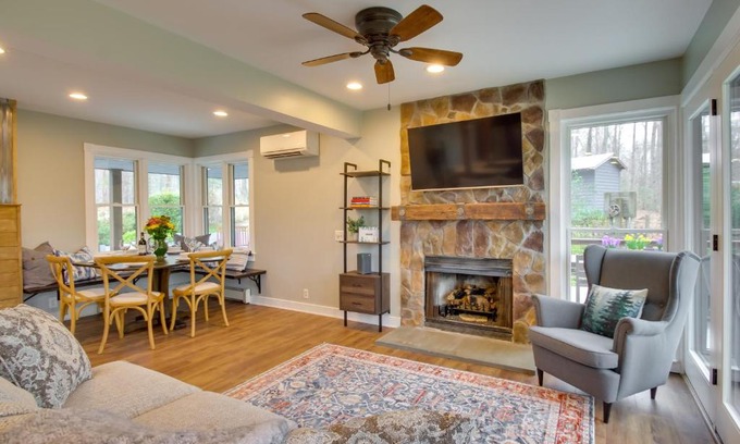 Nellysford House | Modern Nellysford Getaway on 40 Private Acres!