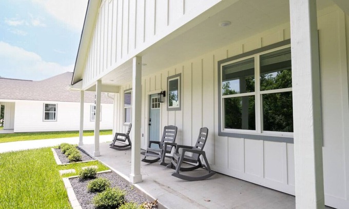 Bryan House | Modern Nest - Brand New House w/modern amenities