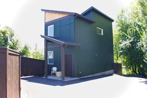 Vancouver House | Modern New Build Home 5 min from downtown