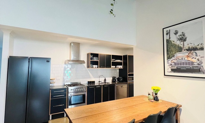 Australind House | Modern New Yorker Inspired Townhouse~ Full kitchen-Fast Wifi- Near Bunbury