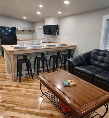 La Crosse Apartment | Modern, Newly-Renovated Home in the heart of LAX