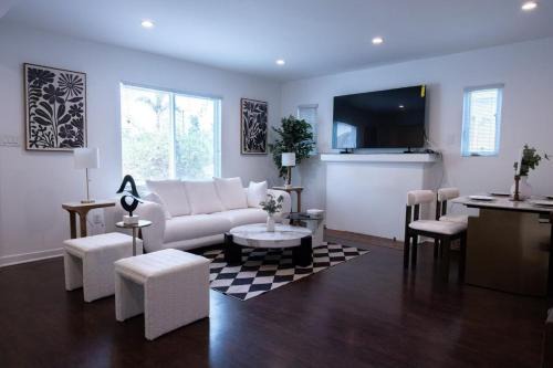 West Los Angeles House | Modern Oasis Close to UCLA & Beverly Hills