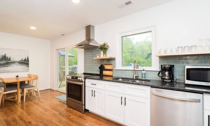 Chapel Hill House | Modern Oasis close to UNC Stadium