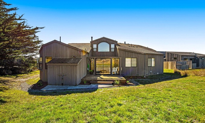 Sea Ranch House | Modern, Ocean View Home on the Golf Course w/Private Hot Tub & 2 Fireplaces