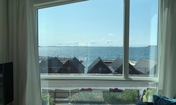 Strand House | Modern oceanfront 3-bedroom house - 25 Min to Stavanger & Near Preikestolen