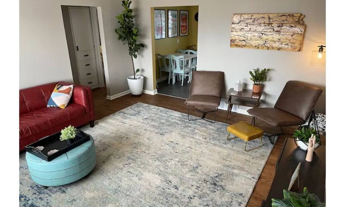 Hays House | Modern on MacArthur