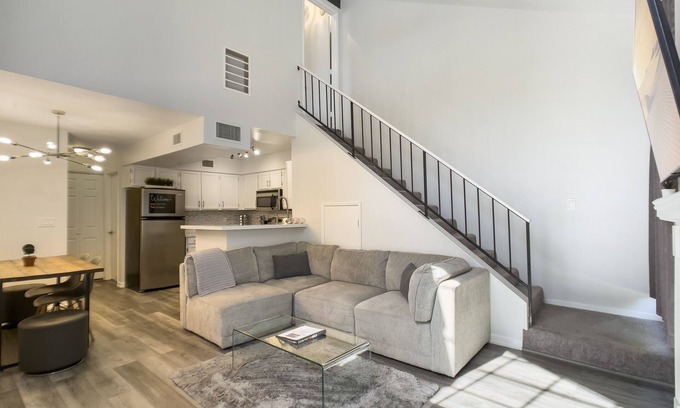 Mesa Grande House | Modern on May-2 miles to ASU-Tempe/Mesa border Walk to Sloan Park! Pet Friendly