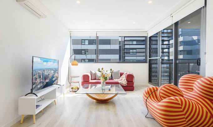 Penrith Apartment | Modern Penrith Apt 2BR w Ensuites, WIR, Parking & Sofa Bed