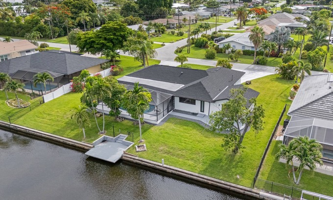 Caloosahatchee House | Modern Pool Home Sleeps 16 Fully Renovated